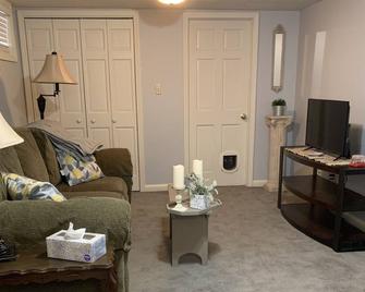 Newly remodeled 2 Bedroom , 1 bath - Bloomington - Sala de estar