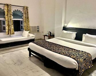 Hotel The Tiger - Udaipur - Bedroom