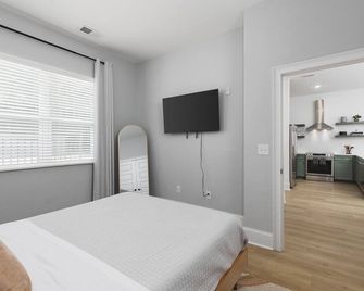 Luxury Design Condo, Close to Downtown Broadway & Coffee - Nashville - Soverom