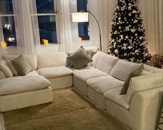 Chic Loft in the Heart of Downtown Johnstown - Johnstown - Living room