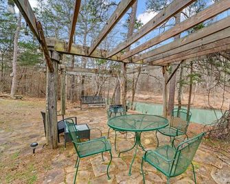 Crooked H Cabin on the Mulberry River/ OHV Trails - Ozark - Innenhof