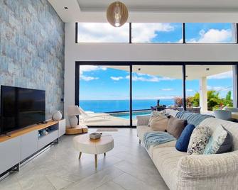 Villa Estrelícia by LovelyStay - Ribeira Brava - Wohnzimmer