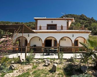 Beautiful Lake Views House With Lovely Paved Garden - Iznájar - Edificio