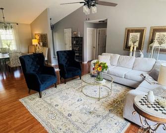 Lake & Golf Haven in Beautiful East TN - Loudon - Wohnzimmer