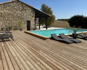 Maison de Campagne Avec Piscine Privée, Cadre Magnifique en Pleine Nature - Monflanquin - Piscina