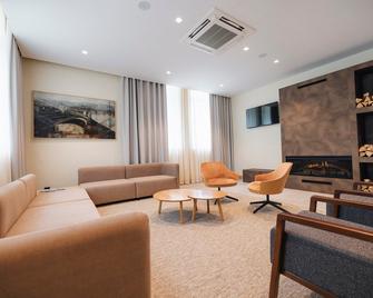 Hotel Mondragon - Montdragon - Sala de estar