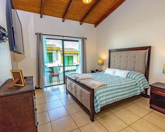 Posada Doña Lucilia. Comfort, elegance and beauty. Your home away from home. - Mixco - Bedroom