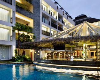 Fairfield by Marriott Bali Legian - Kuta - Building