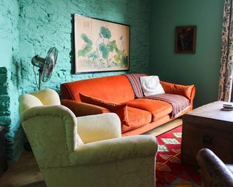 Four bed, self-catering Totnes apartment - Totnes - Living room