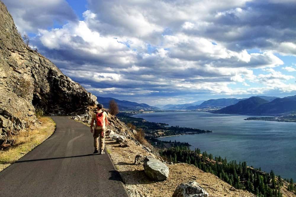 Tiki Shores Inn & Suites - Penticton