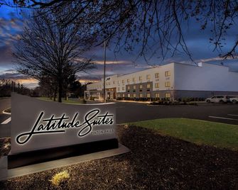 Latitude Suites Tinton Falls Eatontown - Tinton Falls - Building