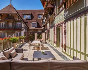 Hotel Barriere Le Normandy - Deauville - Patio