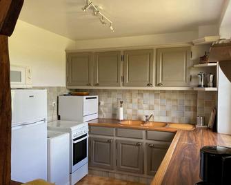 Former bakery restored to a cottage, lots of charm, rural location - Denneville - Kitchen