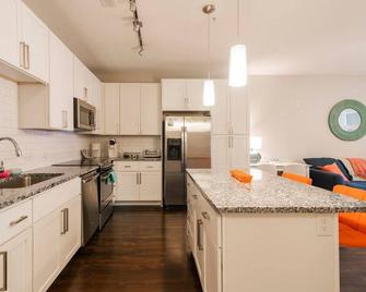 Luxury Dilworth 1br - Near Food, Shops & Greenway - Charlotte - Kitchen