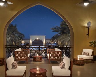 Vignette Collection Aldhafra Resort By IHG - Madinat Zayed - Balcón