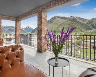 Hotel Memoir Kazbegi By Dnt Group - Stepantsminda - Balkon