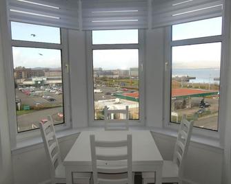 Snug - Grian-aig Apartment - 格陵諾克 - 餐廳