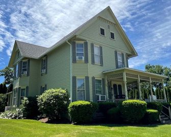 Incredible Cottage with Hot-tub in Penn Yan, New York - Penn Yan - Будівля