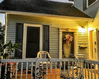 Cozy, Cute, Private Ozark Suite 5 Mins to Hospital - Ozark - Balkon