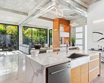 Two bedroom NW Las Vegas Getaway - Las Vegas - Kitchen