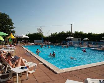 Green Village Assisi - Assisi - Bể bơi