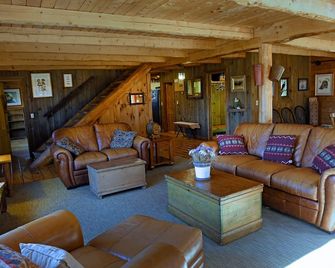 A Great 4 Season Home ; Relaxing, Rustic, Scenic - This Home Has It All - واتربوري (فيرمونت) - غرفة معيشة