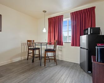 Quincy Inn and Suites - Quincy - Eetruimte