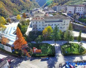 Shennongjia Holiday Hotel - Shennongjia