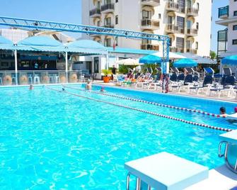 Hotel Tassoni - Alba Adriatica - Pool