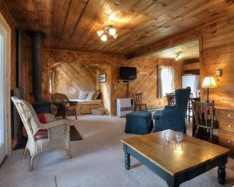 Hunter Cove Cabin #5 In The Hunter Cove Cabins Community! - Rangeley - Living room