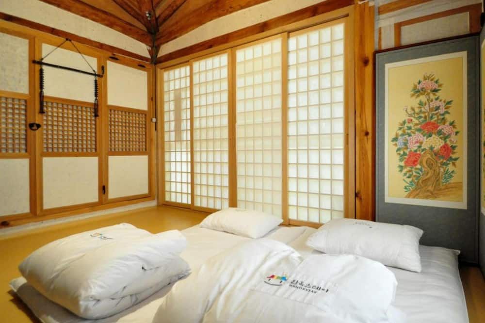 Bedroom view of Gallery Jin Hanok Guesthouse