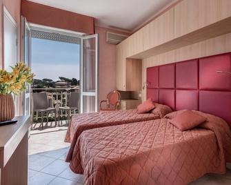 Hotel Azzurra - Marina Di Pietrasanta - Camera da letto