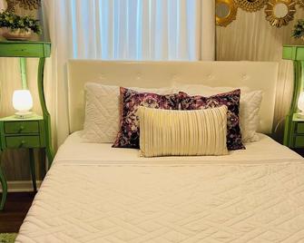 A beautiful tiny house with everything you can think - Schriever - Bedroom