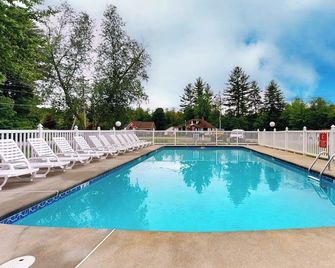 Charming and casual motel in a great location with shared resort amenities - Lincoln - Pool