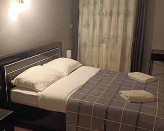 \'La Casa di Gerlinde by Saint Martin\' apartment with pool, pet friendly! - Saint-Martin-de-Valgalgues - Habitación