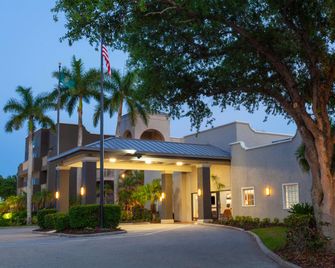 La Quinta Inn & Suites by Wyndham Ft. Myers-Sanibel Gateway - Fort Myers - Edificio