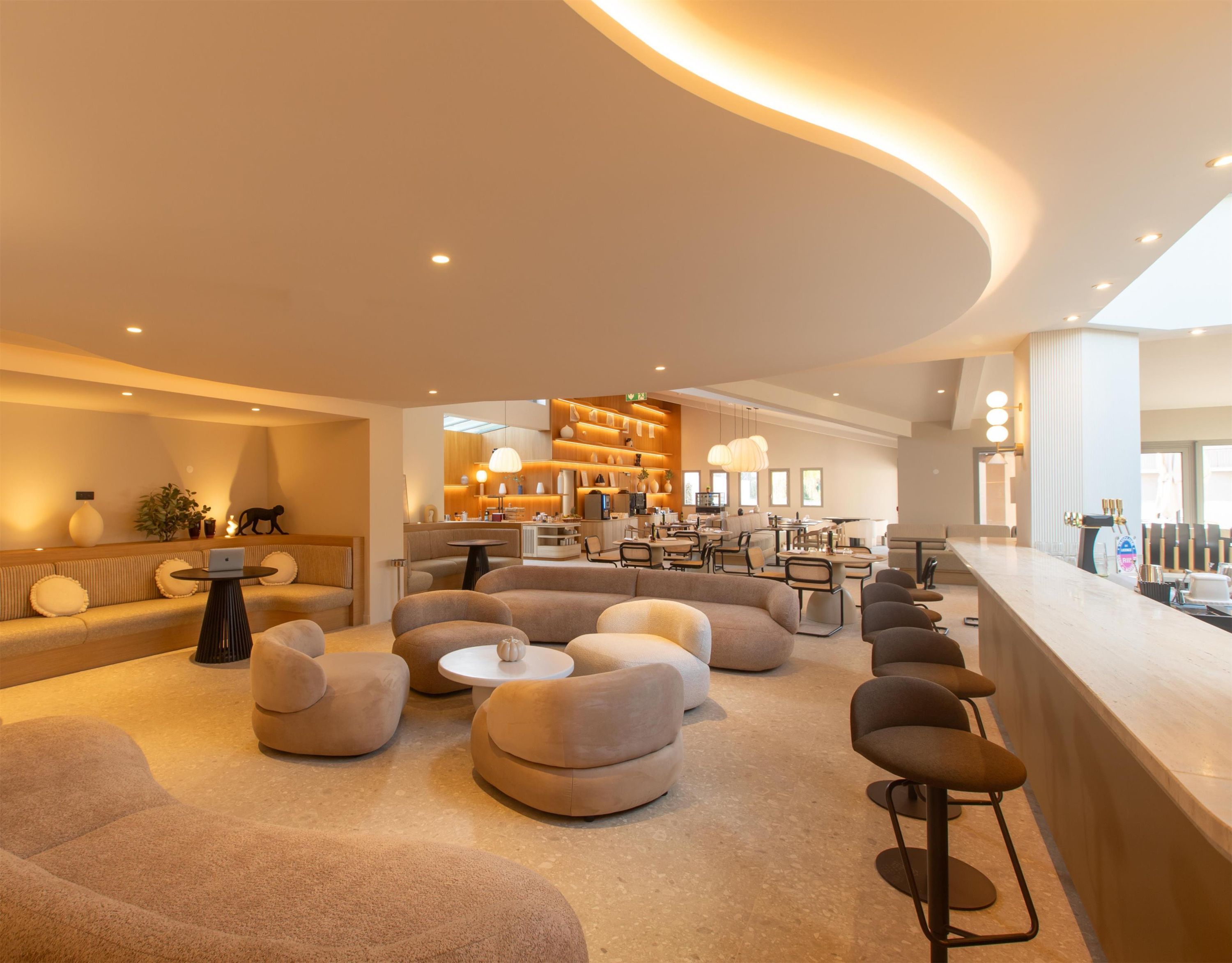 Golden Tulip Avignon Le Paradou thumbnail 3