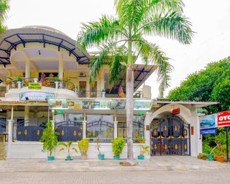 OYO 3088 Green Valley House - Senggigi - Edificio