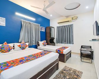 Fabhotel Broholic Prime Suites - Hyderabad - Bedroom
