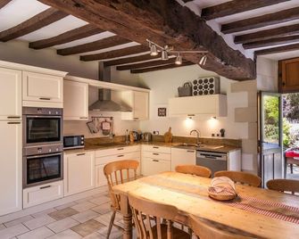 Manoir De Levesque - Seven Bedroom Villa, Sleeps 14 - Doué-en-Anjou - Cucina