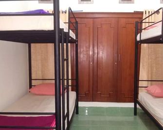 Morotai Camp - 4 Bed Mixed Dorm W.Ac (En-Suit) - Denpasar - Phòng ngủ