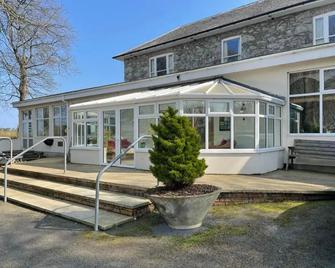 Woodlands Hall Hotel - Pwllheli - Building