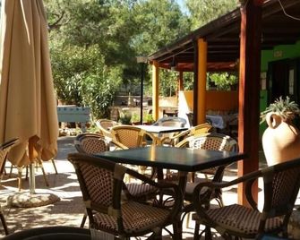 BAITA 1 studio apartment in Residence Villa Carla 2 beds, bathroom, veranda. - Vieste - Innenhof