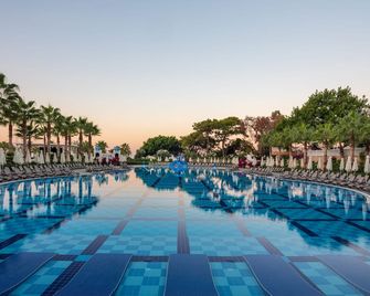 Rubi Platinum Spa Resort & Suites - Alanya - Pool