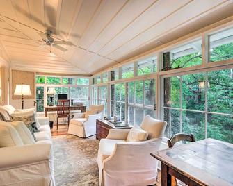 Waterfront Home with Boat Dock on Mirror Lake! - Highlands - Wohnzimmer