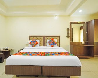Fabhotel New Raadhey Guest Inn - Nellore - Bedroom