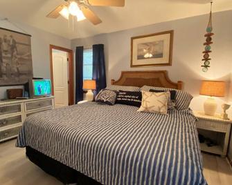 Holland House Duplex Duplex - Jekyll Island - Bedroom
