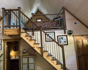 Dream Cabin with Hot Tub on Lookout Mountain - Rising Fawn - Stairs