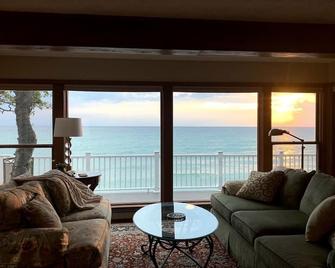 Lake Michigan Waterfront at Inspiration Point - Arcadia - Living room