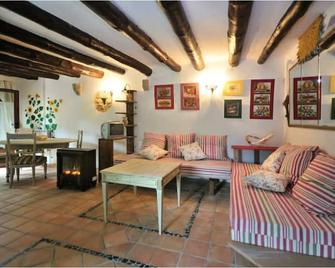 Historical country house Costa Brava | Dali 2 Pax - Vilanant - Sala de estar